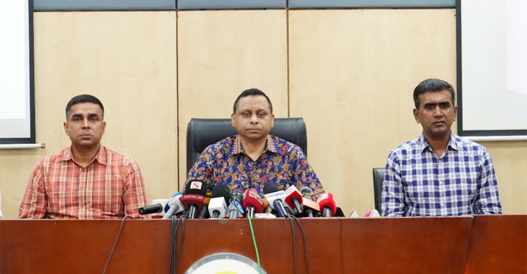 ডিবির অলআউট অ্যাকশন শুরু: রেজাউল করিম